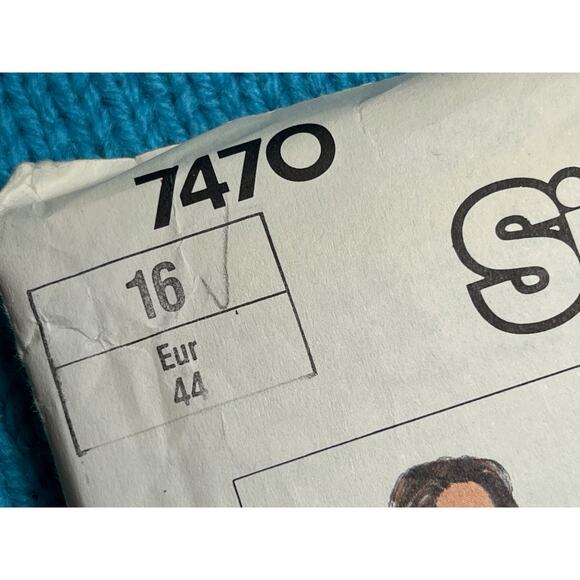 Simplicity Sewing Pattern 7470 straight leg pants size 16 - Picture 2 of 5